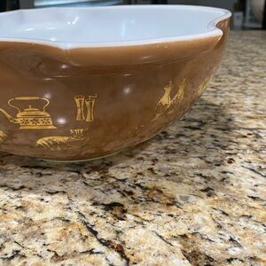 Vintage Pyrex bowl